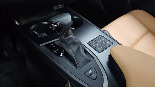 Lexus UX250h 2.0 2WD 2022 9