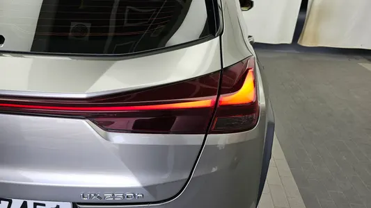 Lexus UX250h 2.0 2WD 2022 24