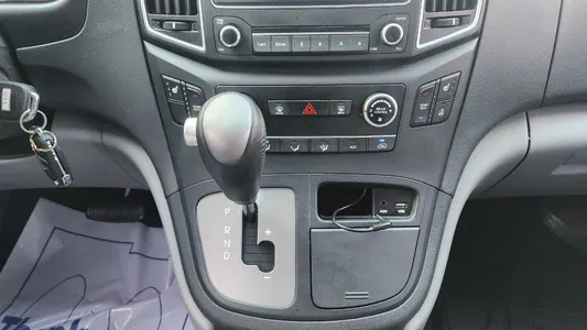 Hyundai Grand Starex 12 2017 12