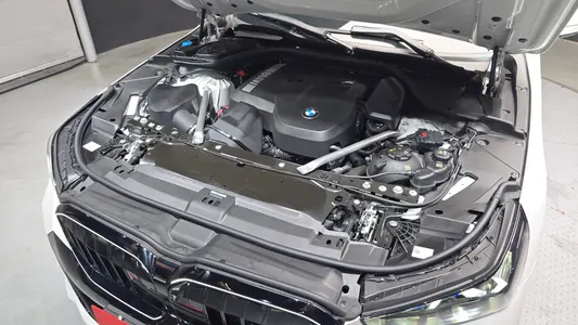 BMW 5 Series (G60) 520i 2025 6