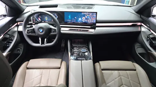BMW 5 Series (G60) 520i 2025 7