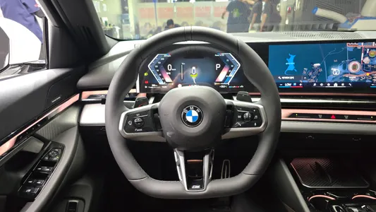 BMW 5 Series (G60) 520i 2025 13