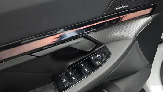 BMW 5 Series (G60) 520i 2025 19