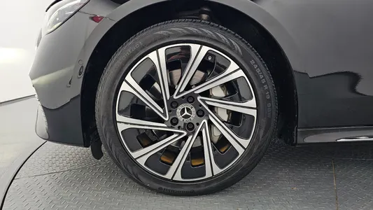 Mercedes-Benz E-Class W214 E300 4MATIC 2024 5