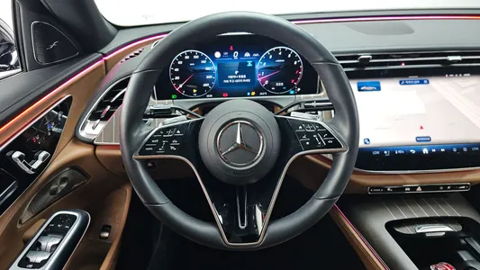 Mercedes-Benz E-Class W214 E300 4MATIC 2024 13