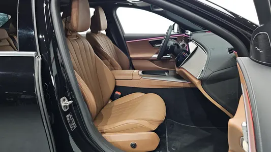 Mercedes-Benz E-Class W214 E300 4MATIC 2024 26