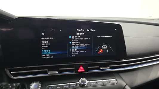 Hyundai (CN7) 2022 15
