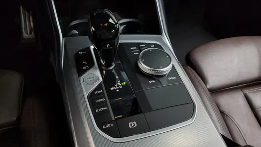 BMW 3 Series (G20) 330e M 2021 9