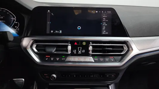 BMW 3 Series (G20) 330e M 2021 13
