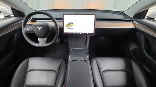 Tesla 3 AWD 2022 7