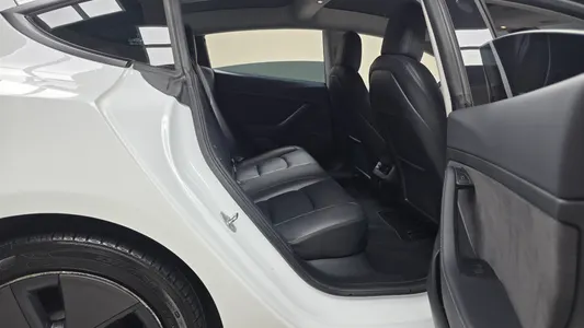 Tesla 3 AWD 2022 11
