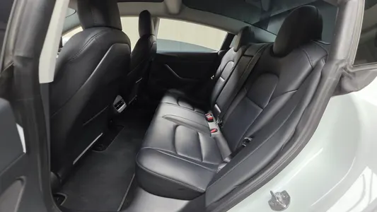 Tesla 3 AWD 2022 12