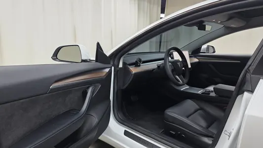 Tesla 3 AWD 2022 10