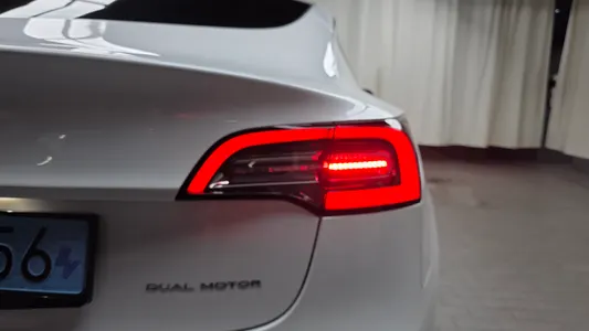 Tesla 3 AWD 2022 23