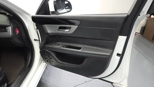 Jaguar XF (X260) 20d 2016 24