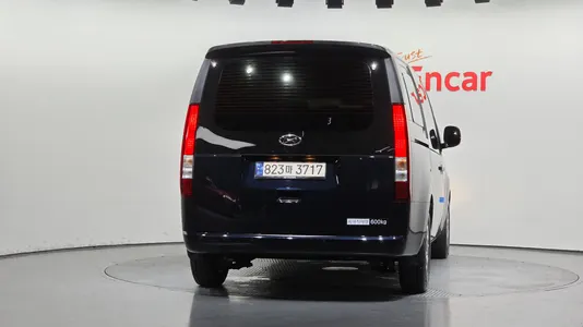 Hyundai Staria L3.5 5 2023 4