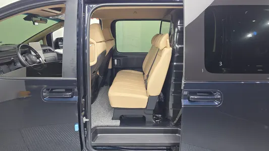 Hyundai Staria L3.5 5 2023 11