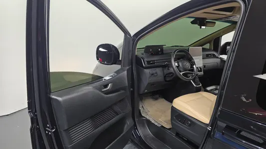 Hyundai Staria L3.5 5 2023 10