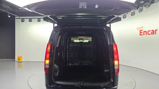 Hyundai Staria L3.5 5 2023 18