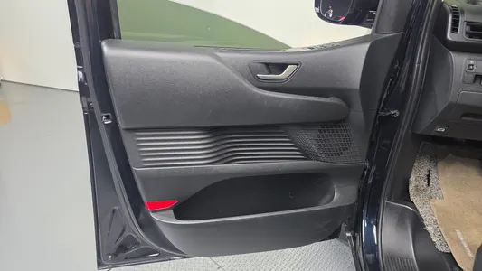 Hyundai Staria L3.5 5 2023 25