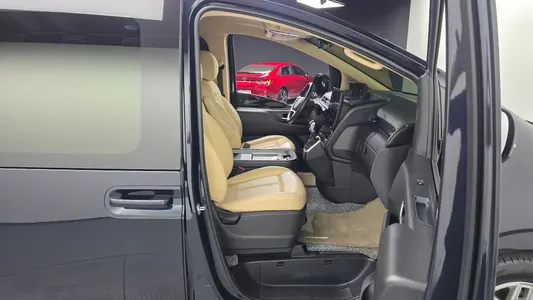 Hyundai Staria L3.5 5 2023 26