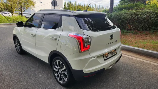 KG Mobility Tivoli LX 2WD 2016 4