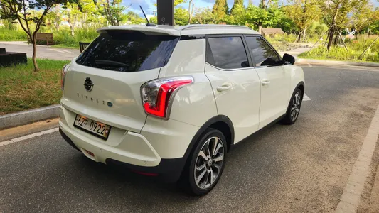 KG Mobility Tivoli LX 2WD 2016 6