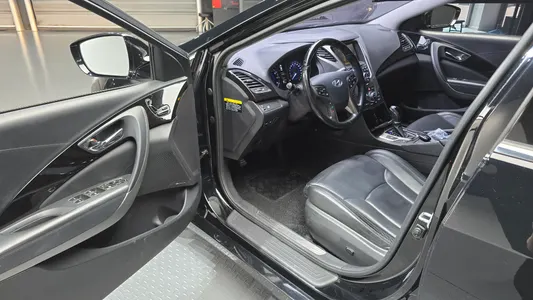 Hyundai Grandeur HG HG240 2013 10