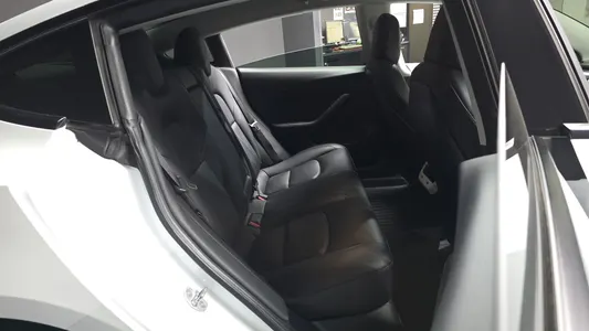 Tesla 3 AWD 2022 12