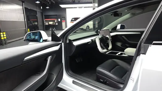 Tesla 3 AWD 2022 10