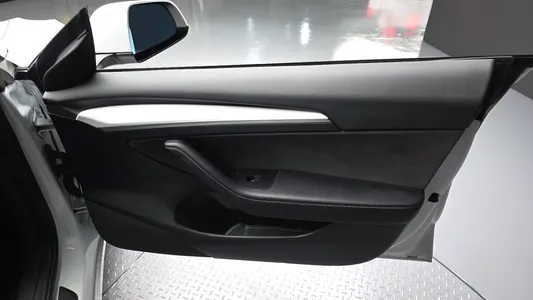 Tesla 3 AWD 2022 24