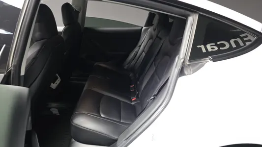 Tesla 3 AWD 2022 26
