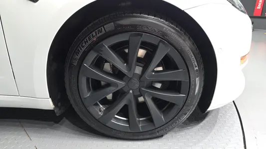 Tesla 3 AWD 2022 21