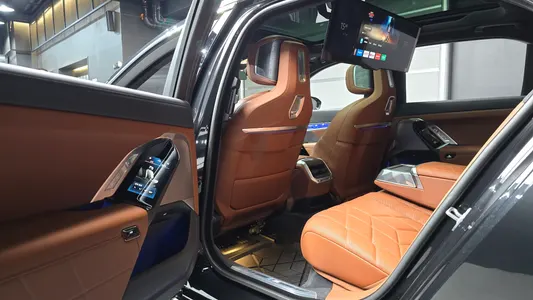 BMW 7 Series (G70) 740i xDrive M 2025 12