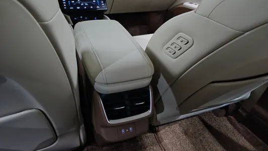 Hyundai (GN7) 2023 31