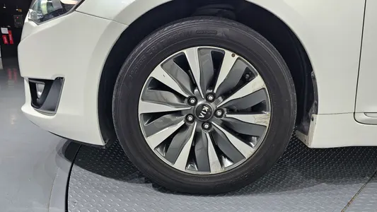 Kia K7 700h 2014 5