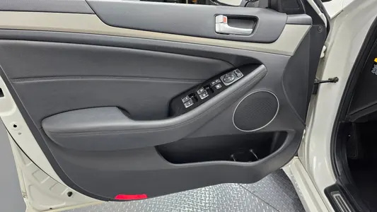 Kia K7 700h 2014 24