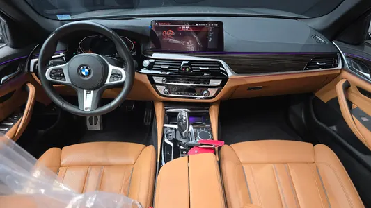 BMW 5 Series (G30) 520i M 2020 7