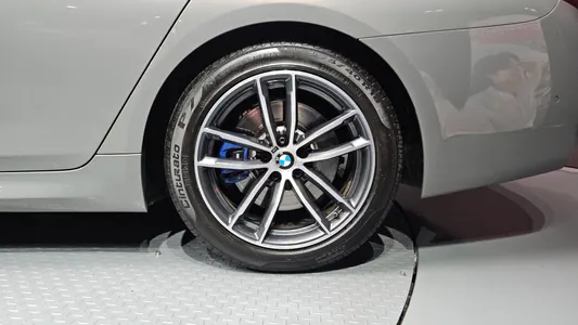BMW 5 Series (G30) 520i M 2020 21