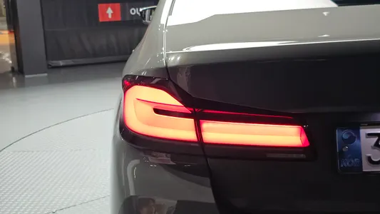 BMW 5 Series (G30) 520i M 2020 23