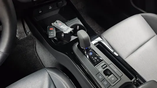Toyota 5 2.0 XLE 2024 9