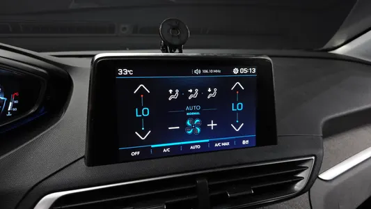 Peugeot 3008 2 1.6 BlueHDi 2017 29