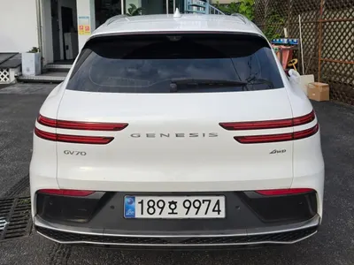 Genesis GV70 2.5T AWD 2025 4