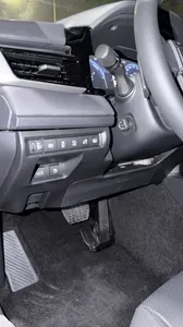Toyota (XV80) 2.5 XLE 2026 9