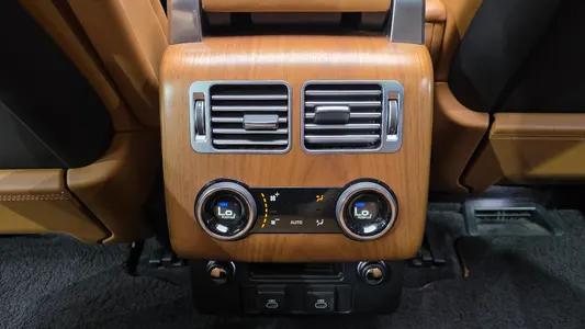 Land Rover 4 D350 AB 2021 33