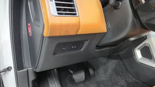 Land Rover 4 D350 AB 2021 29