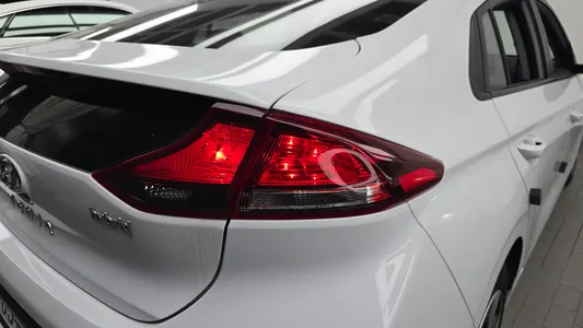 Hyundai 아이오닉 하이브리드 I 2017 23