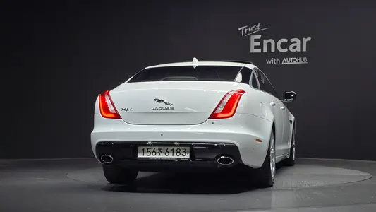 Jaguar All New XJ 3.0D LWB 2018 4