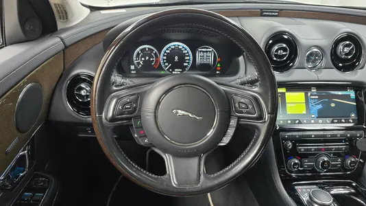Jaguar All New XJ 3.0D LWB 2018 12