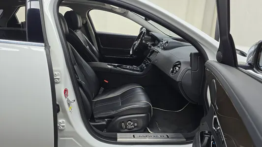 Jaguar All New XJ 3.0D LWB 2018 27